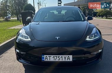 Седан Tesla Model 3 2021 в Калуше