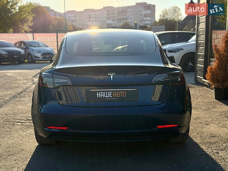 Седан Tesla Model 3 2021 в Шептицькому