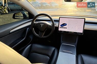 Седан Tesla Model 3 2021 в Шептицькому