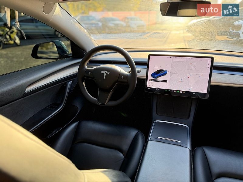 Седан Tesla Model 3 2021 в Шептицькому
