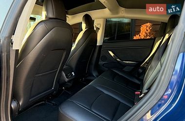 Седан Tesla Model 3 2021 в Шептицькому