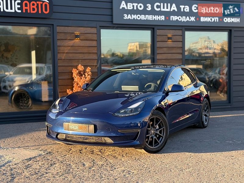 Седан Tesla Model 3 2021 в Шептицькому