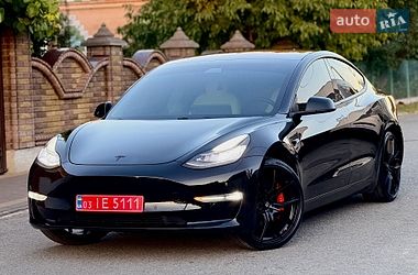 Седан Tesla Model 3 2019 в Дубно