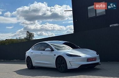 Седан Tesla Model 3 2024 в Ужгороді