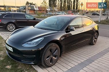 Седан Tesla Model 3 2018 в Ужгороде