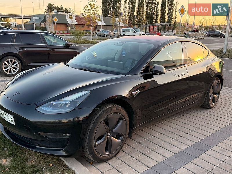 Седан Tesla Model 3 2018 в Ужгороде