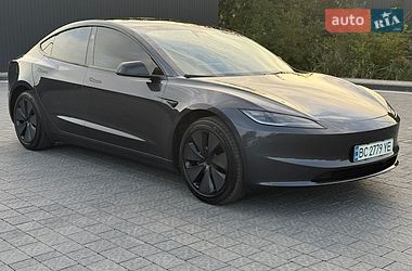 Седан Tesla Model 3 2025 в Львове