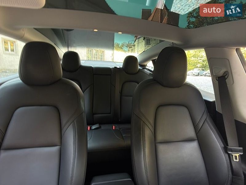 Седан Tesla Model 3 2021 в Львові