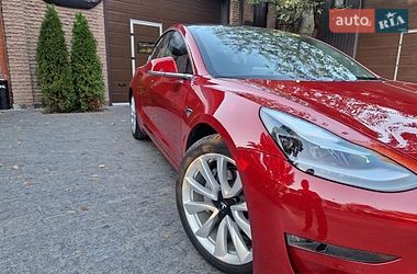 Седан Tesla Model 3 2019 в Киеве