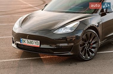 Седан Tesla Model 3 2023 в Рівному