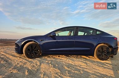 Седан Tesla Model 3 2025 в Львове