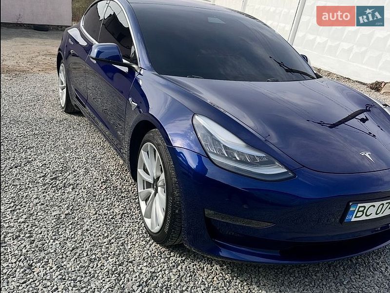 Седан Tesla Model 3 2018 в Львові