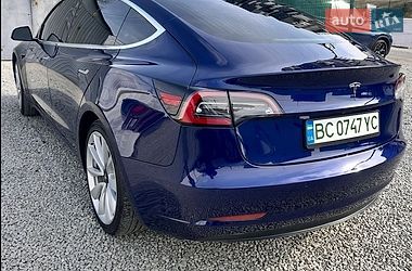 Седан Tesla Model 3 2018 в Львові
