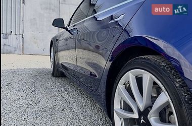 Седан Tesla Model 3 2018 в Львові