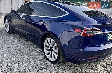 Седан Tesla Model 3 2018 в Львові