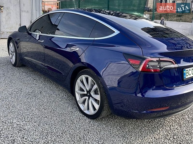 Седан Tesla Model 3 2018 в Львові