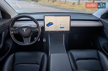 Седан Tesla Model 3 2018 в Львові