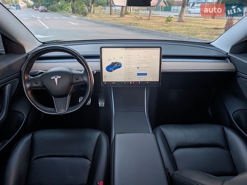 Седан Tesla Model 3 2018 в Львові