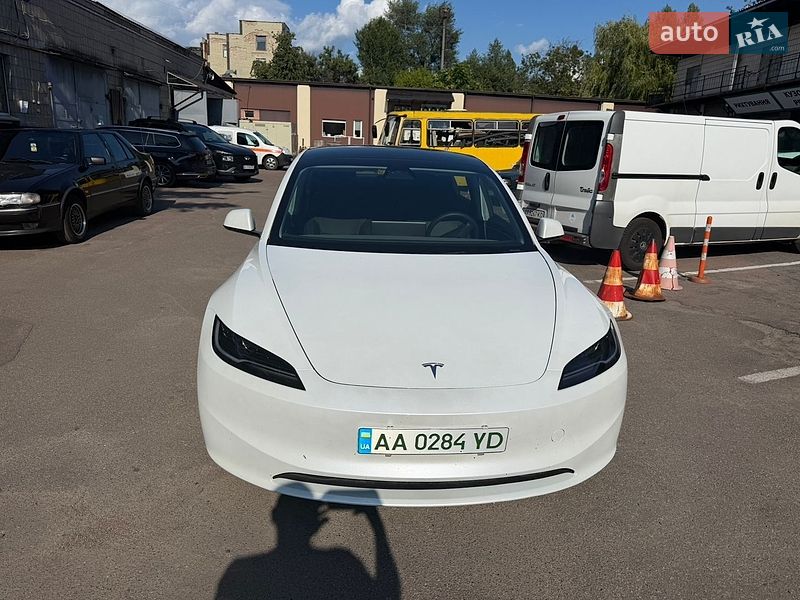 Tesla Model 3 2025