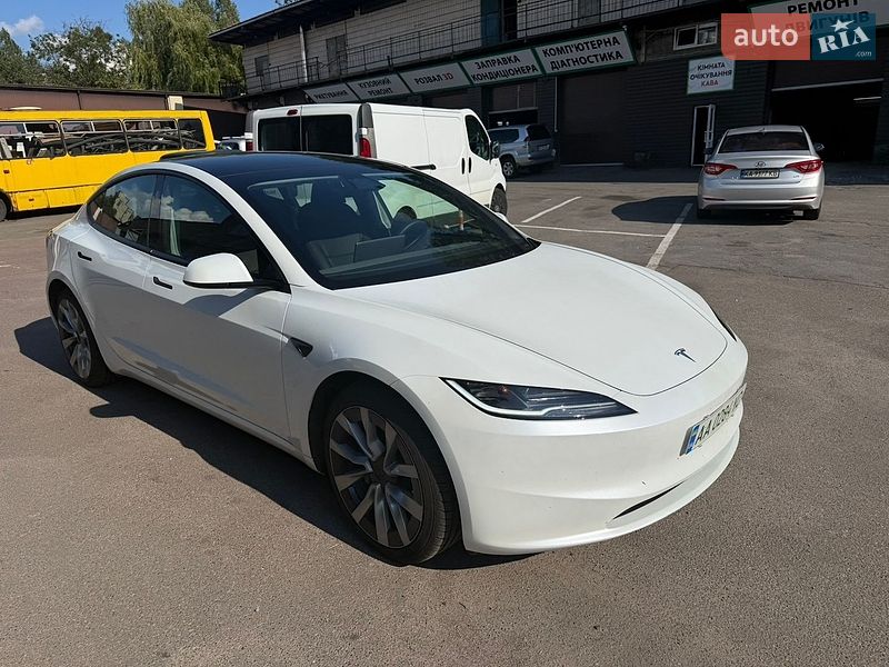 Седан Tesla Model 3 2025 в Києві