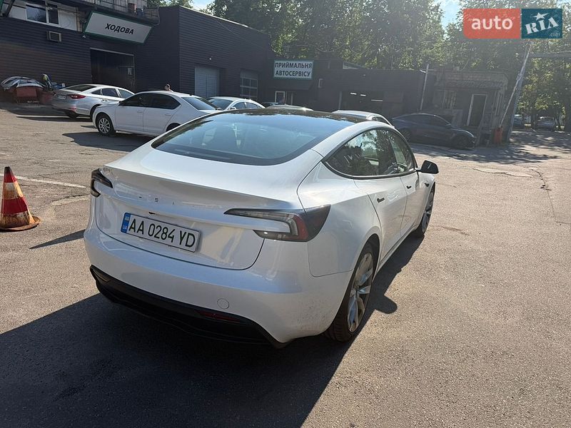 Седан Tesla Model 3 2025 в Києві