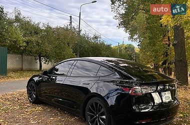 Седан Tesla Model 3 2018 в Сумах
