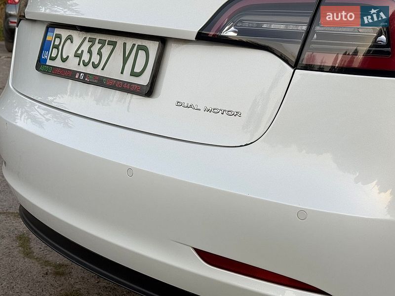 Седан Tesla Model 3 2019 в Трускавце