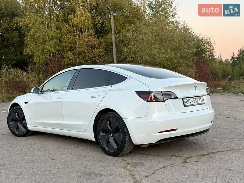 Седан Tesla Model 3 2019 в Трускавце