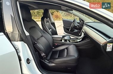 Седан Tesla Model 3 2019 в Трускавце