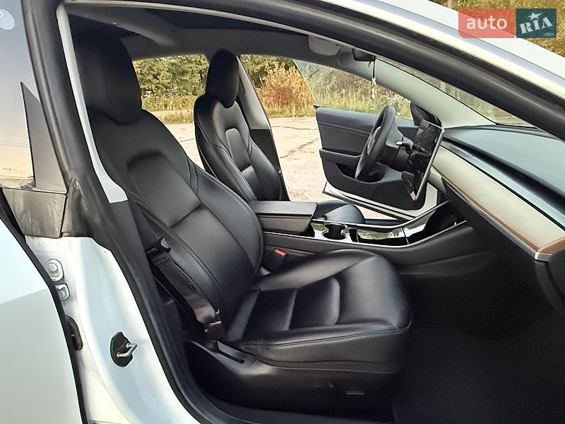 Седан Tesla Model 3 2019 в Трускавце