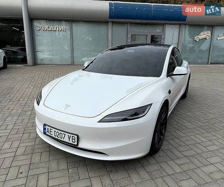 Седан Tesla Model 3 2023 в Днепре