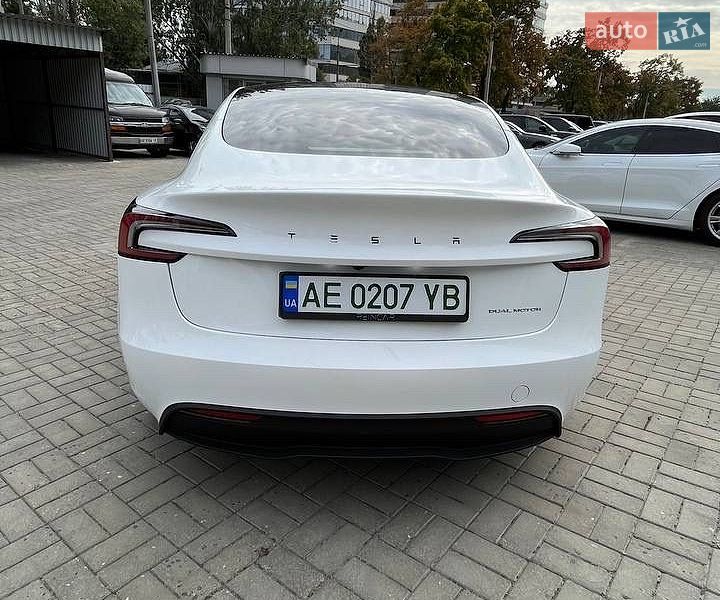 Седан Tesla Model 3 2023 в Днепре