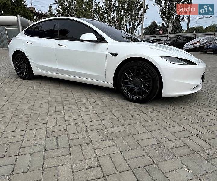 Седан Tesla Model 3 2023 в Днепре