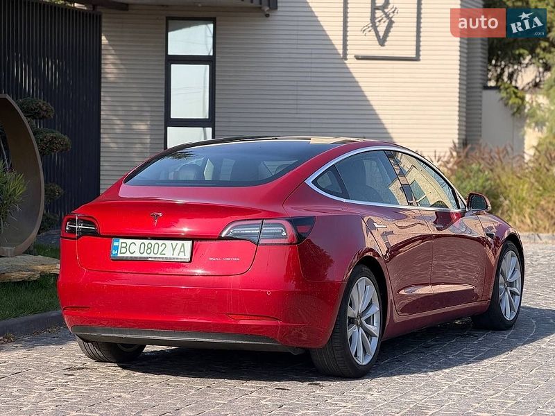 Седан Tesla Model 3 2018 в Львові
