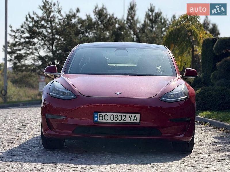 Седан Tesla Model 3 2018 в Львові