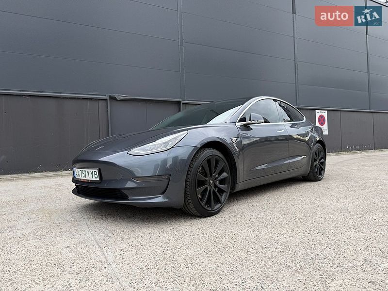 Седан Tesla Model 3 2019 в Киеве