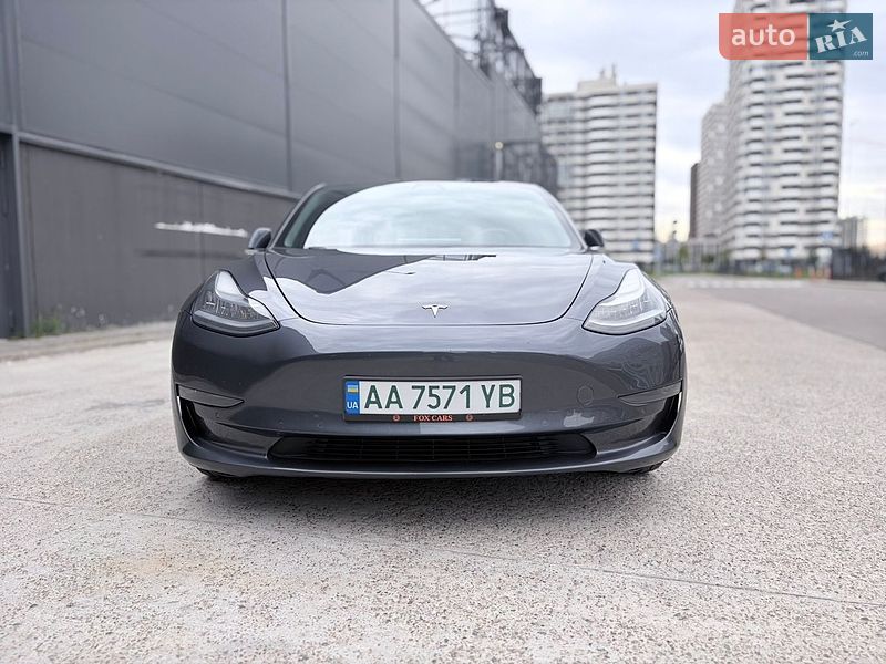 Седан Tesla Model 3 2019 в Киеве