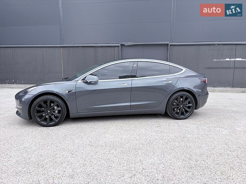 Седан Tesla Model 3 2019 в Киеве