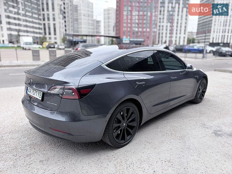 Седан Tesla Model 3 2019 в Киеве