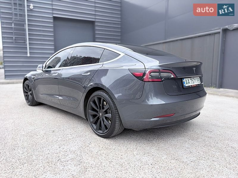 Седан Tesla Model 3 2019 в Киеве