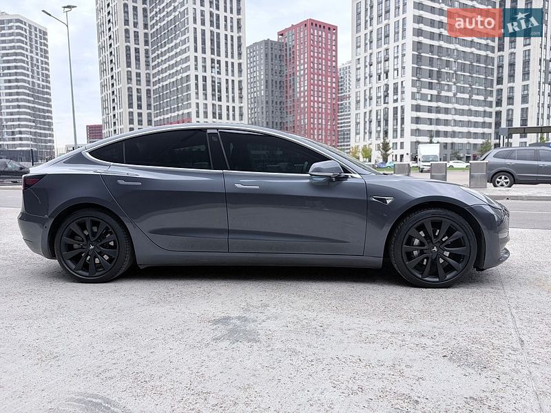 Седан Tesla Model 3 2019 в Киеве
