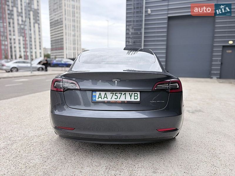Седан Tesla Model 3 2019 в Киеве