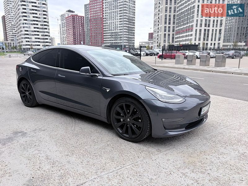 Седан Tesla Model 3 2019 в Киеве