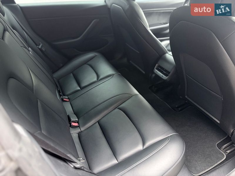 Седан Tesla Model 3 2019 в Киеве