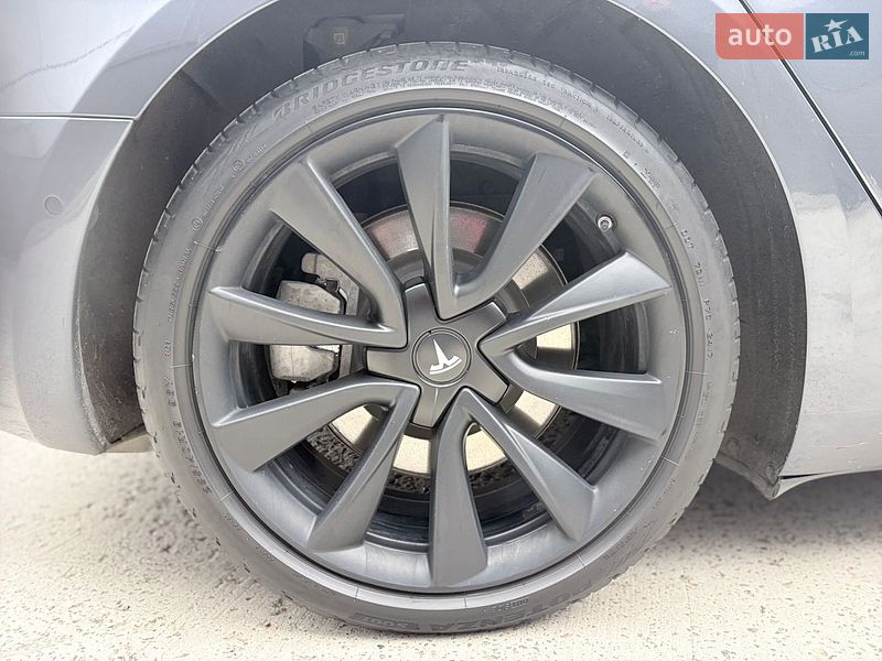 Седан Tesla Model 3 2019 в Киеве