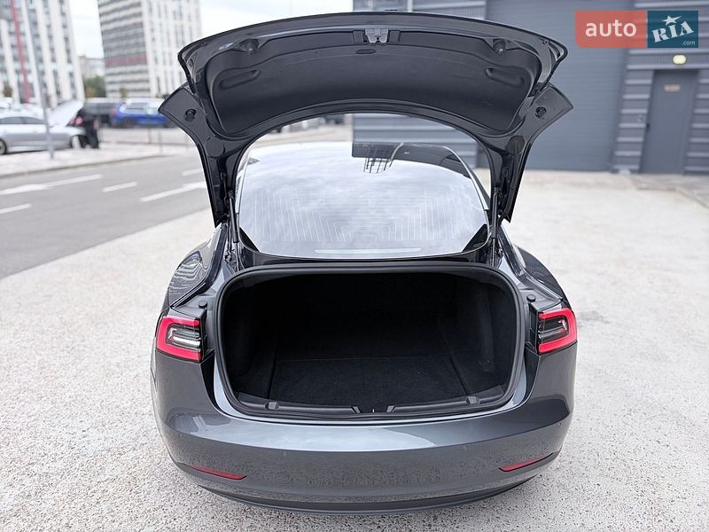 Седан Tesla Model 3 2019 в Киеве