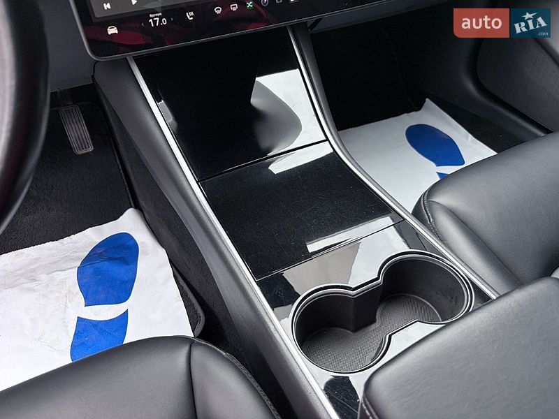Седан Tesla Model 3 2019 в Киеве