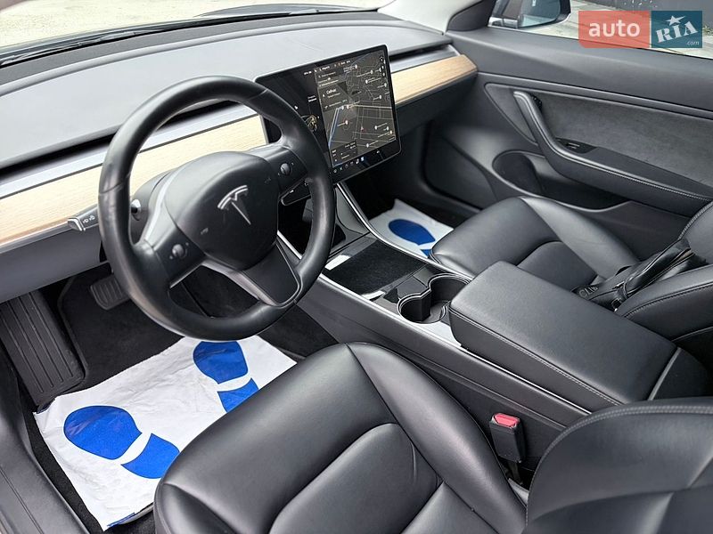 Седан Tesla Model 3 2019 в Киеве