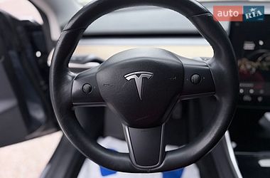 Седан Tesla Model 3 2019 в Киеве