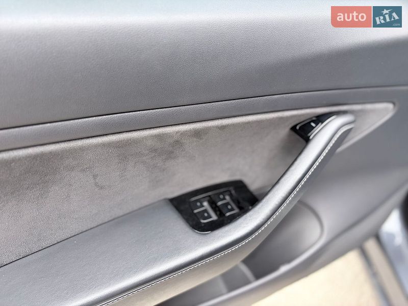 Седан Tesla Model 3 2019 в Киеве